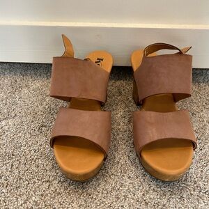 Korks by Kirk-ease. Leather upper, rose color. Size 10